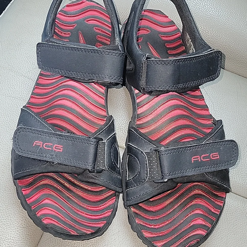 Nike ACG Santiam 4 Sandals Black Red Colorway Size 7 Hiking Sandals